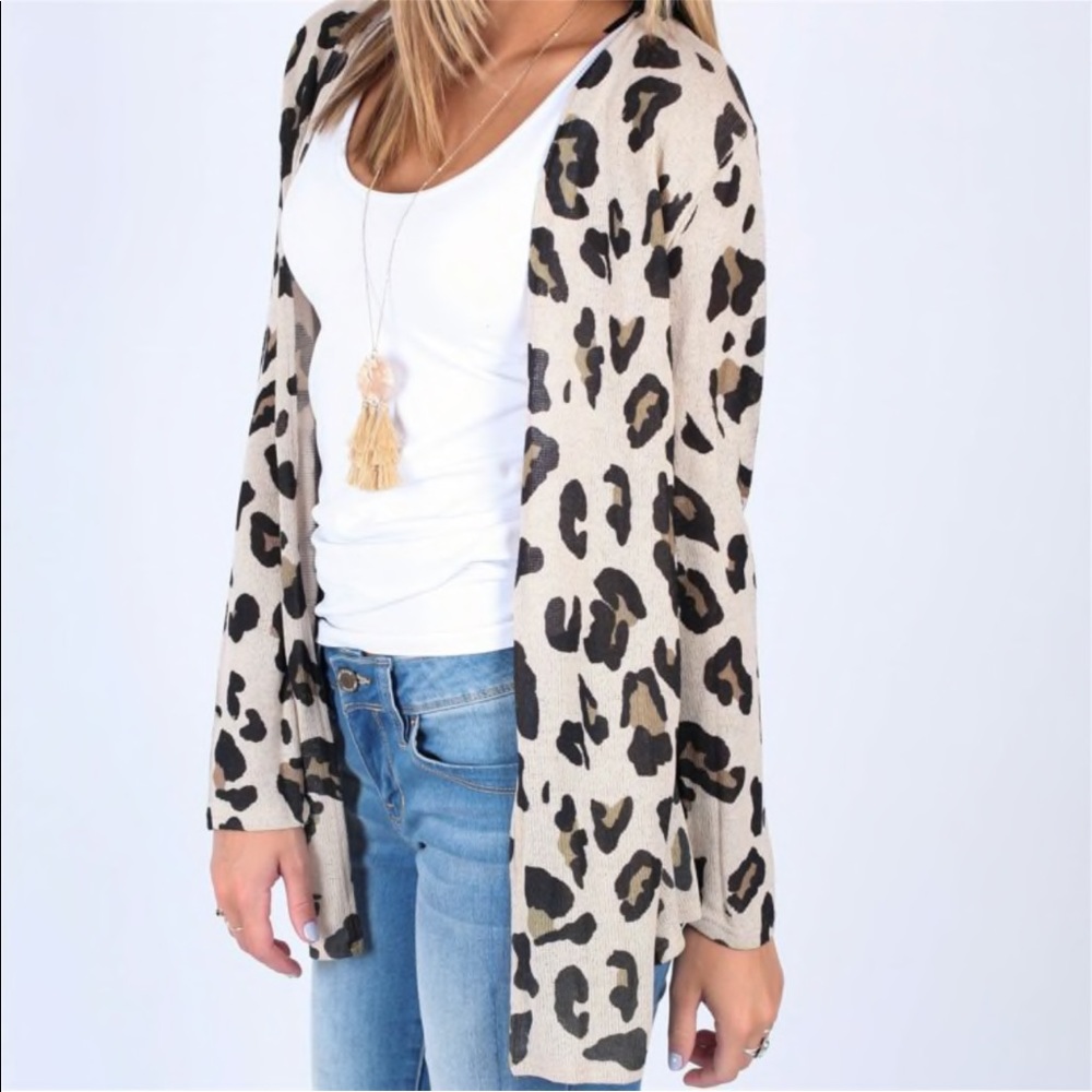 Boutique lightweight leopard print cardigan- L